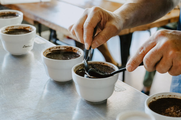 Forståelse af Cup Scoring: Hvad Dine Kaffebønner Fortæller Dig